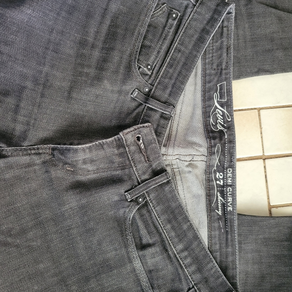 Levi Demi-curve Black Jeans